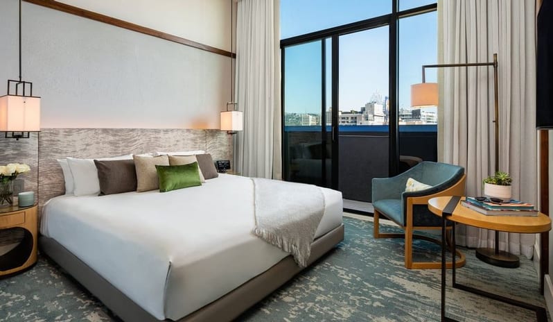 Dream Hollywood - 1 King bed with Balconcy Silver Detail